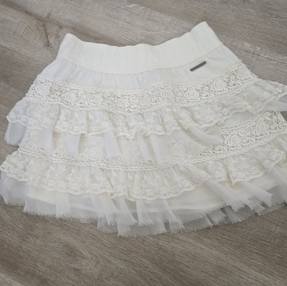 Y2K Abercrombie White Ruffled Tiered Skirt - NWT (From 2000s)